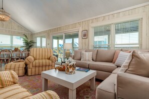 Living area - Bridgeview Cottage - 2228 Mallard 3 Bedroom Home by RedAwning (Dauphin Island)