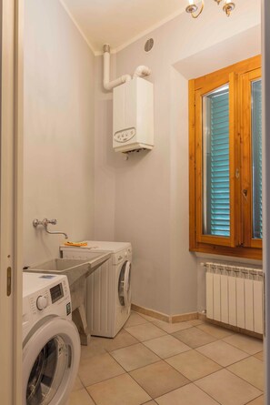 Dusche, Haartrockner, Bidet, Handtücher