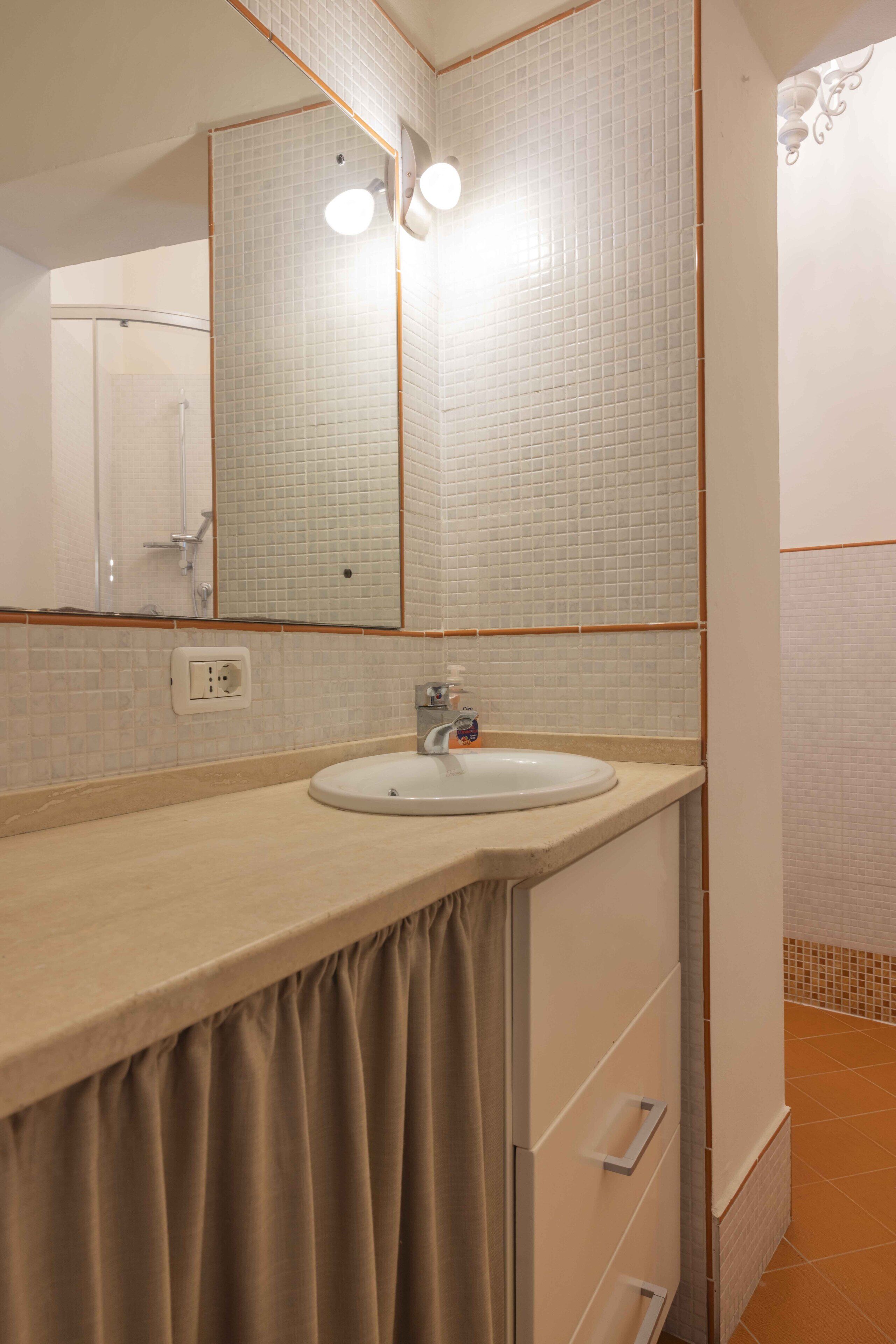 Doccia, asciugacapelli, bidet, asciugamani