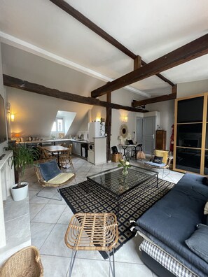 Living area - Parisian Charm in Arts-et-Métiers - sleeps 4 - 10 day minimum (Paris)