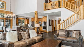 House, 4 Bedrooms | Living area