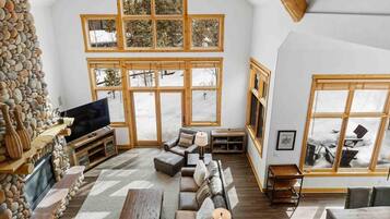 House, 4 Bedrooms | Living area