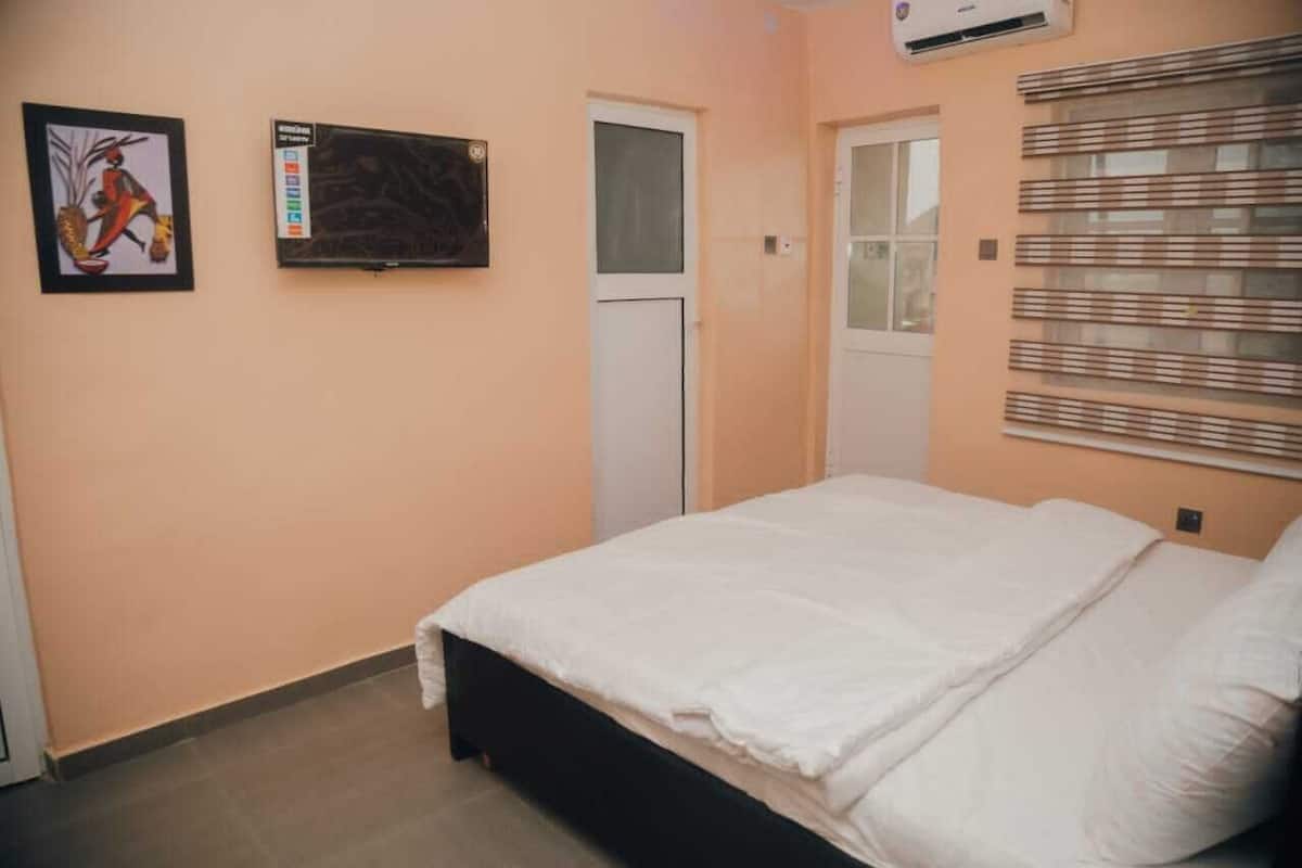 Executive Suite | 1 bedroom, iron/ironing board