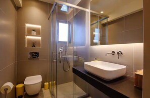Jabón, shampoo, papel de baño 