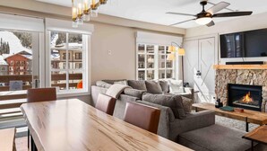 Condo, 3 Bedrooms | Living area