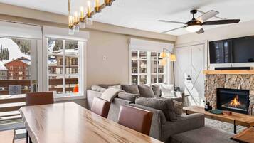 Condo, 3 Bedrooms | Living area