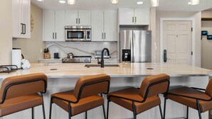 Condo, 3 Bedrooms | Private kitchen