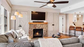 Condo, 3 Bedrooms | Living area