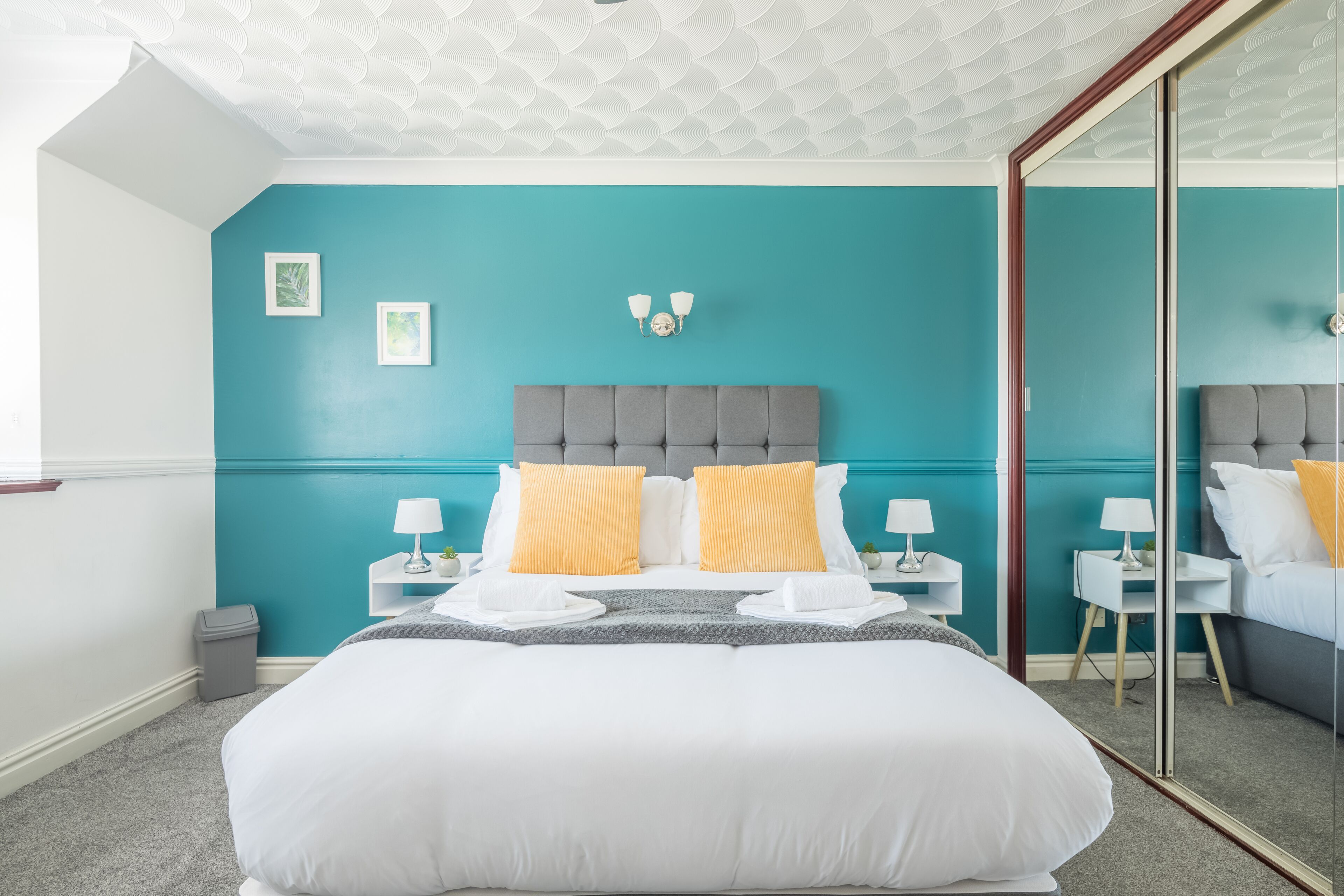 5 bedrooms, iron/ironing board, WiFi, bed sheets