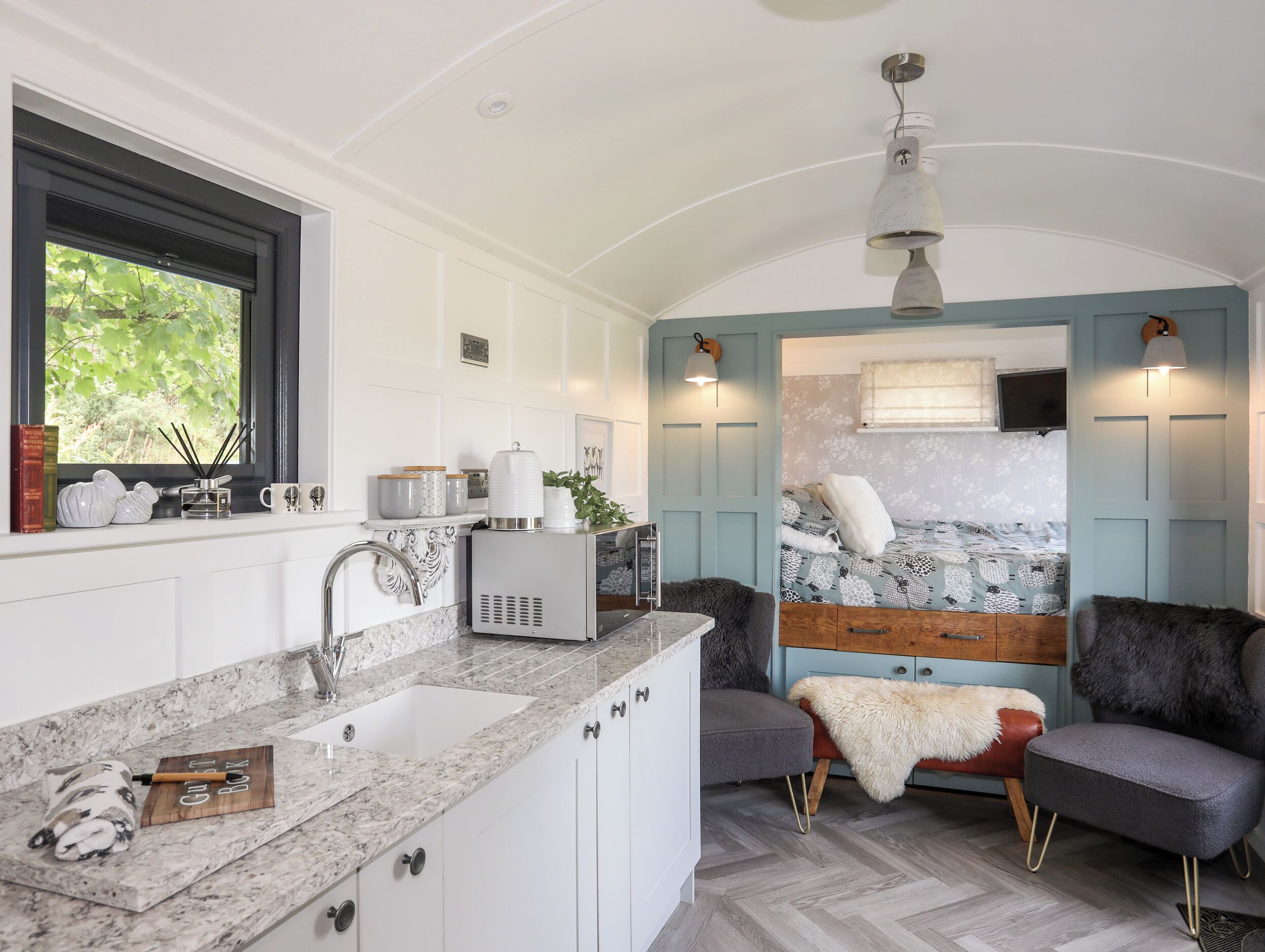 Shepherds Stone, Romantic, With Hot Tub In Llanfaethlu - North Wales