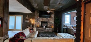 Téléviseur connecté, foyer, livres