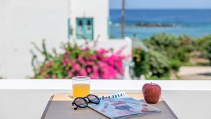 Habitación Deluxe doble, vistas parciales al mar | Balcón