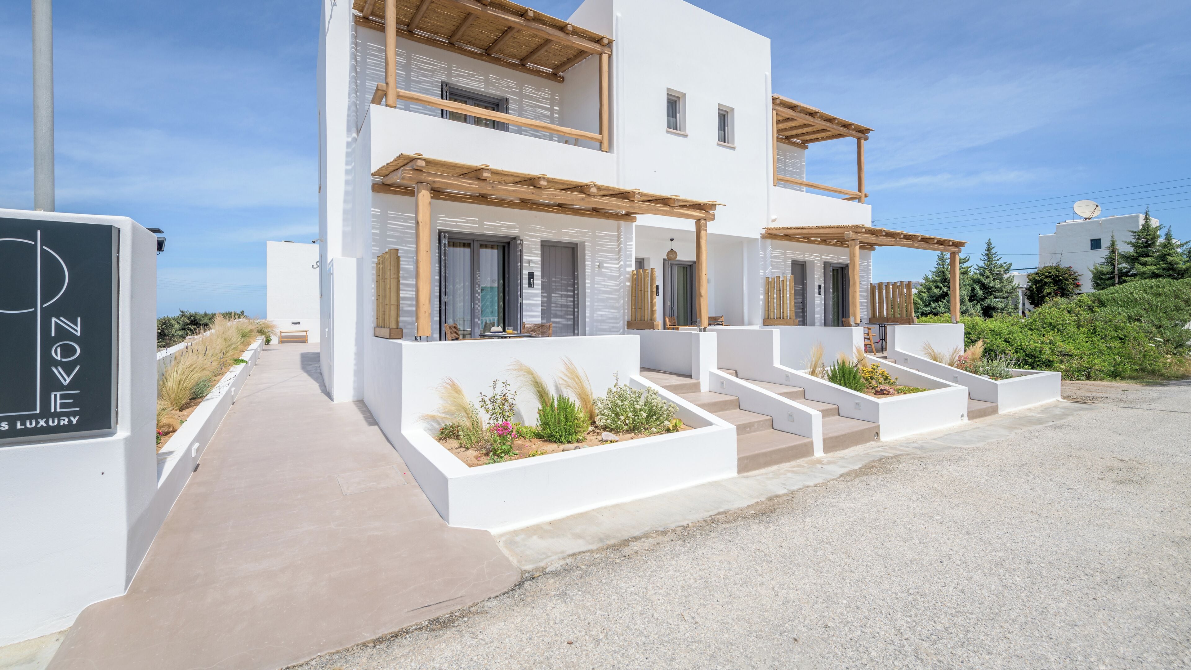 Deluxe Double Room | In-room safe, soundproofing, iron/ironing board, free WiFi