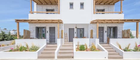 In-room safe, soundproofing, iron/ironing board, free WiFi