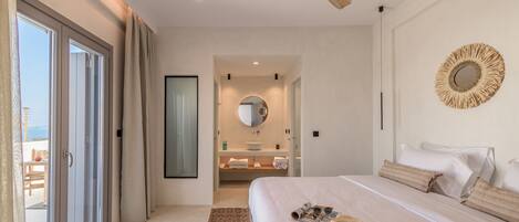 In-room safe, soundproofing, iron/ironing board, free WiFi