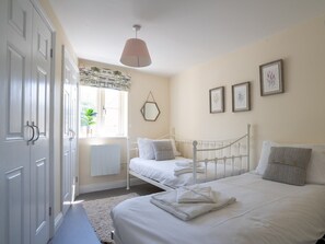 4 bedrooms, iron/ironing board, free WiFi, bed sheets