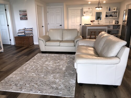 The Lower Deck Oceanfront Studio mins from Chester and beaches