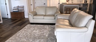 The Lower Deck Oceanfront Studio mins from Chester and beaches