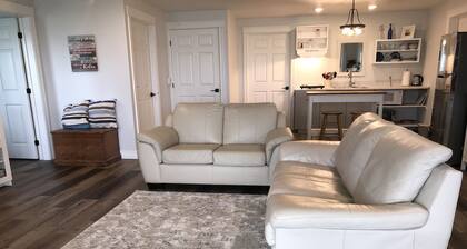 The Lower Deck Oceanfront Studio mins from Chester and beaches