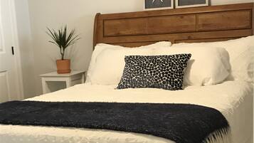 2 bedrooms, iron/ironing board, travel cot, free WiFi