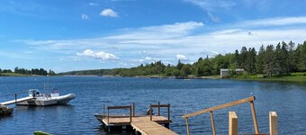 The Lower Deck Ocean Escape /Paddle Boards, Kayaks and Bikes