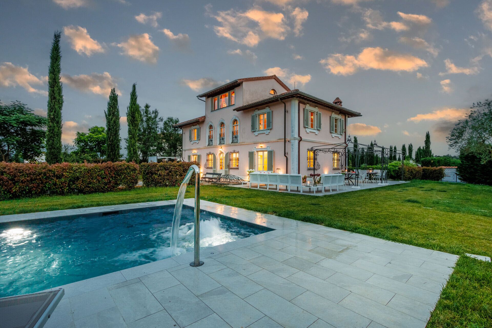 Villa Alpaca 7 bedrooms and a Private Pool in Orentano