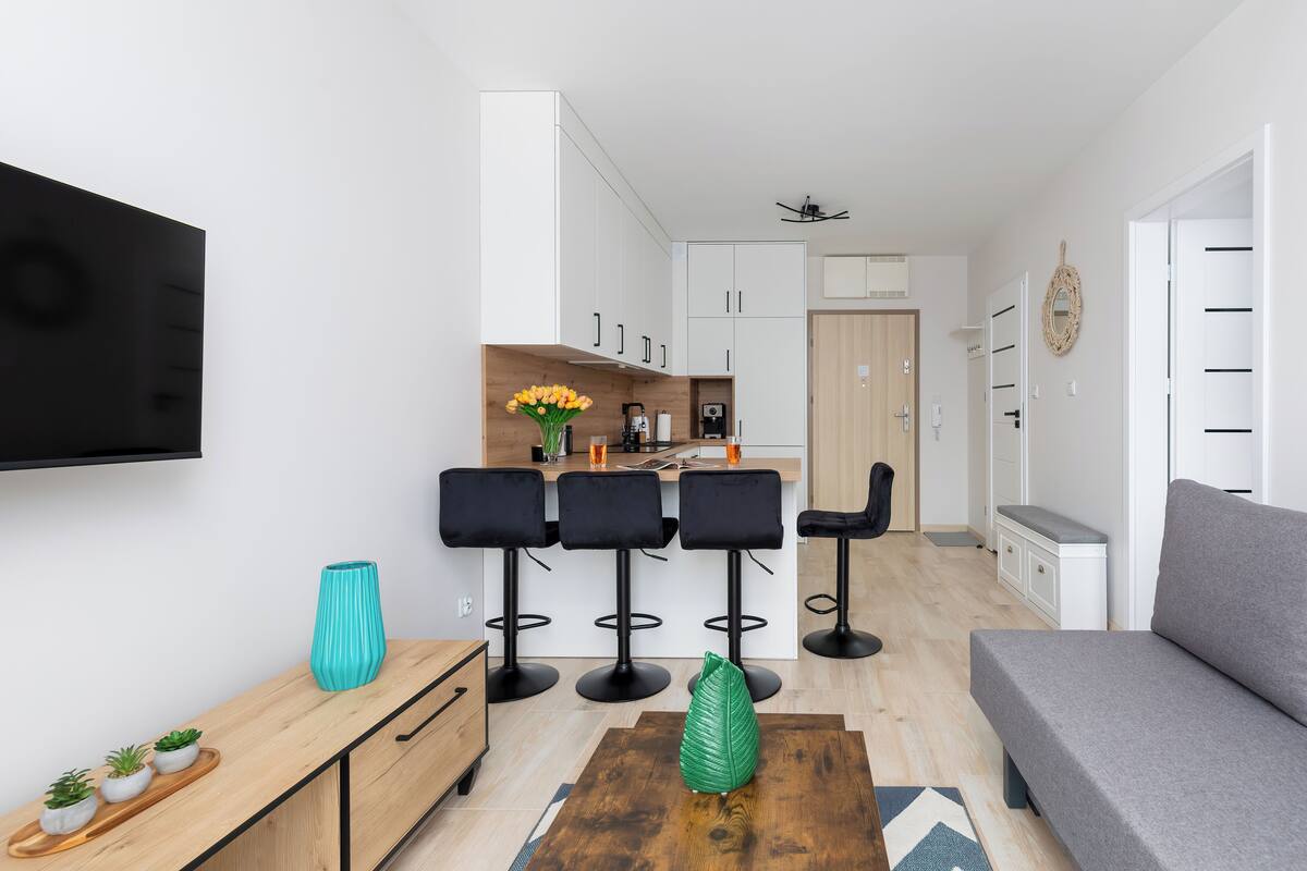 Apartment, 1 Bedroom, Balcony | 1 bedroom, bed sheets