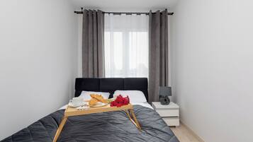 Apartment, 1 Bedroom, Balcony | 1 bedroom, bed sheets