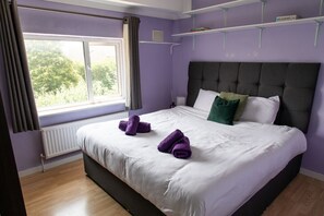 2 عدّة غرف نوم وواي فاي وملاءات أسرّة