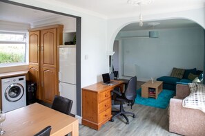 Interior - Peaceful 2 Bedroom House w/Free Parking + Sea View, close to the South Downs (Brighton and Hove)