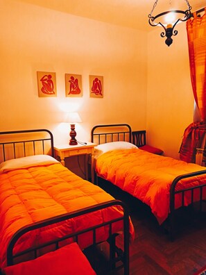 4 Schlafzimmer, Schreibtisch, Bügeleisen/Bügelbrett, WLAN