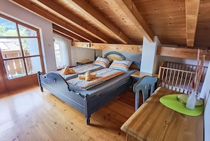 Family Suite | Desk, free WiFi, bed sheets - Hotel Landhaus Zell am See (Zell am See)