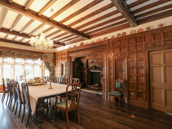 Dining - Highcliffe Manor (Bridlington)