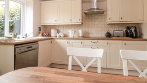 Unclassified image, 2 of 27, button - Highcliffe Cottage (Bridlington)