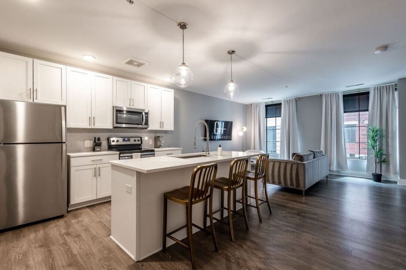 LC GuestHouse | The Urban Escape | Luxury Studio Suite | Downtown Columbus