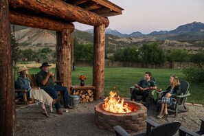 Property grounds - Cozy Cabin|Firepit,Mountain Views|Near Wineries (Paonia)