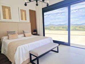 3 chambres, coffres-forts dans les chambres, fer et planche Ă repasser