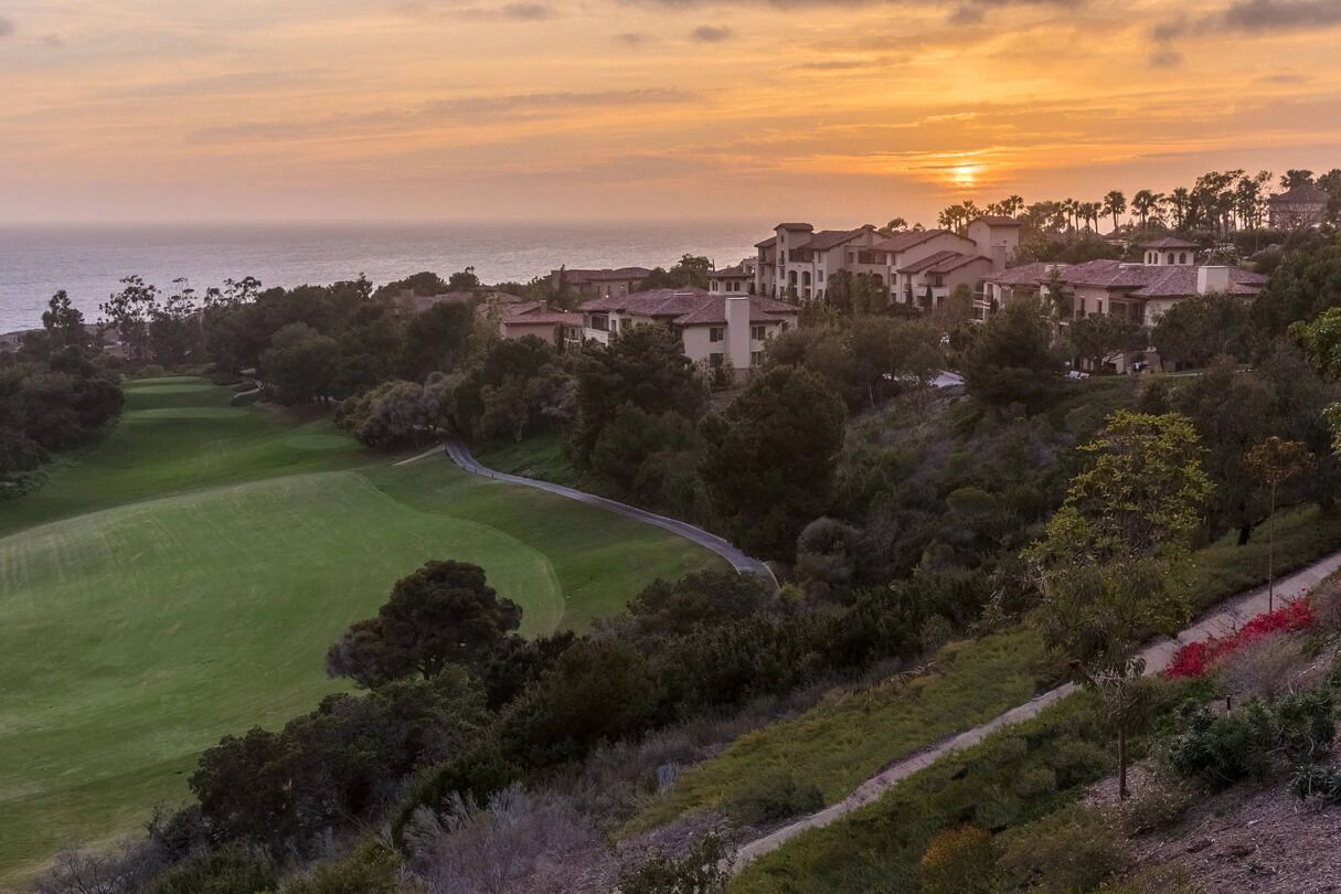 Situated on a majestic bluff overlooking Laguna Beach and the Pacific Ocean