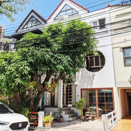 All you can need private room with king bed perfect for long stay in Bangkok