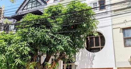 All you can need private room with king bed perfect for long stay in Bangkok