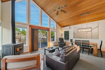 Stargazer-1/2 blk to the beach and golf course, ocean view from deck MCA#251