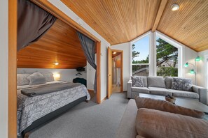 2 室のベッドルーム、デスク、旅行用ベビーベッド、WiFi (無料)