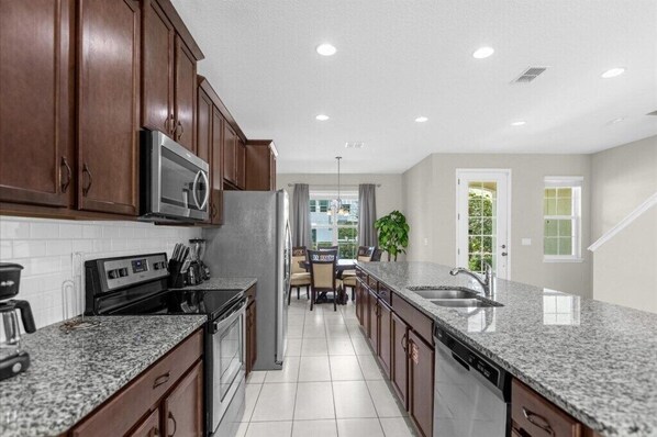 Fridge, microwave, oven, stovetop - 3 Bedrooms/ 3.5 Bathrooms/ Solara (1540 CP) (Kissimmee)