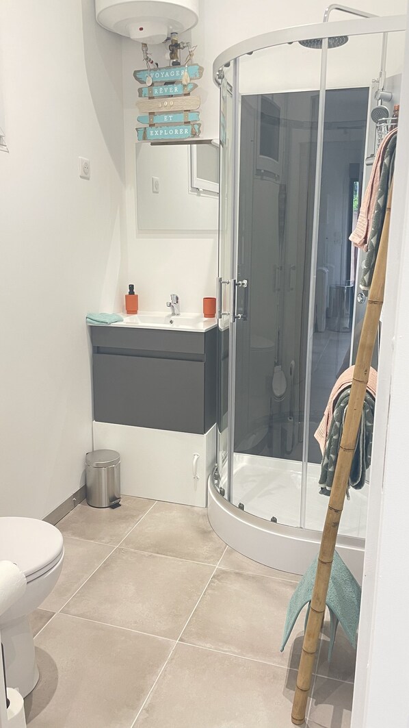 Dusche, Handtücher, Seife, Shampoo