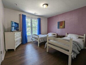 5 habitaciones, escritorio, tabla de planchar con plancha y wifi gratis 
