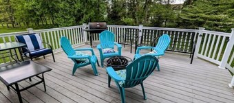 Luxury scenic retreat w/ 5 bdrm and sleeps 10. Close to everything