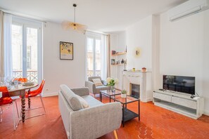 TV - Elana - Bel appartement dans la quartier du Camas (Marseille)