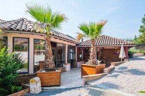 Exterior - Les Roses d’Angelina - Superbe maison avec piscine et jardin arboré (Montlaur)