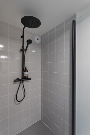 Hårtørrer, håndklæder