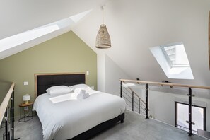 1 habitación, tabla de planchar con plancha, wifi gratis y ropa de cama